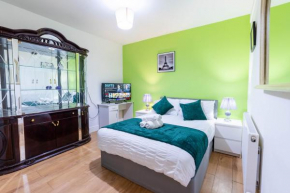 1 Bedroom flat with 3 beds, free street parking